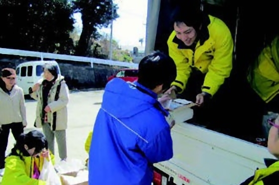 東日本大震災支援活動 物資援助