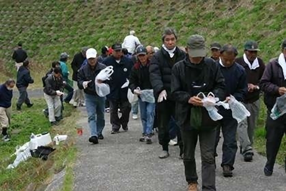 川崎市多摩川河川敷 慈善活動