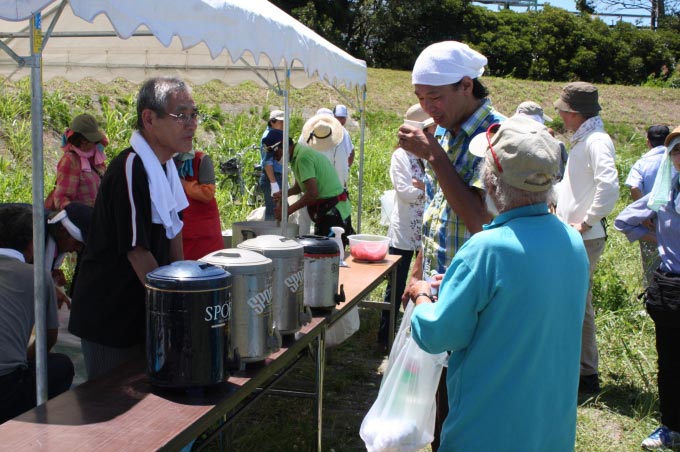 川崎市多摩川河川敷　慈善活動