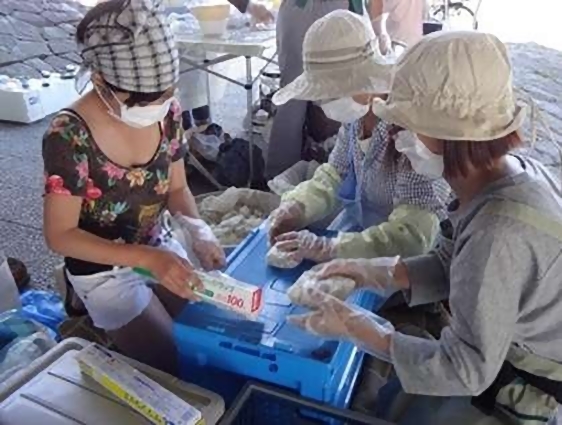 京都 鴨川陶化橋下 慈善活動