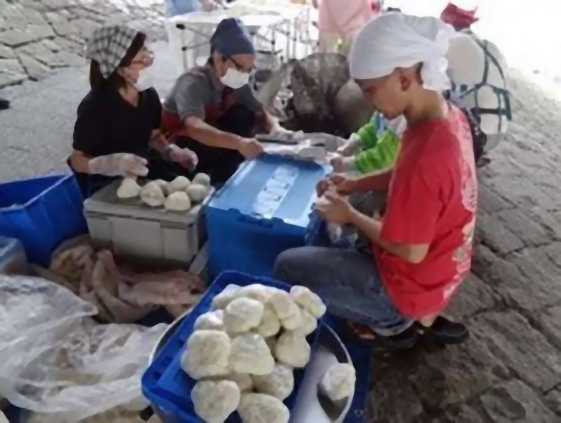 京都 鴨川陶化橋下 慈善活動